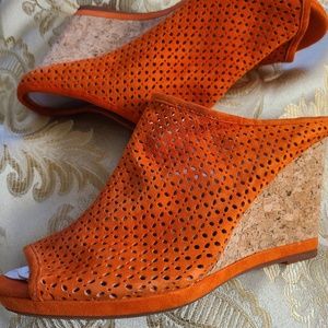 JOHNSTON & MURPHY SZ 8.5 ORANGE SUEDE LEATHER WEDGES